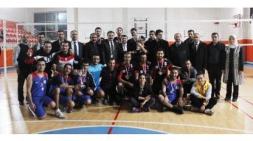 Van&rsquo;da &Ouml;ğretmenler Arası Voleybol Turnuvası