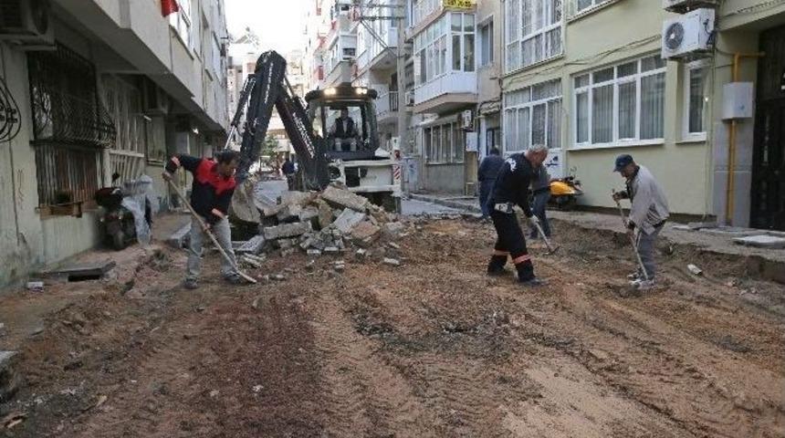 Karşıyaka&rsquo;da Asfalt Ve Parke Taşı &Ccedil;alışması