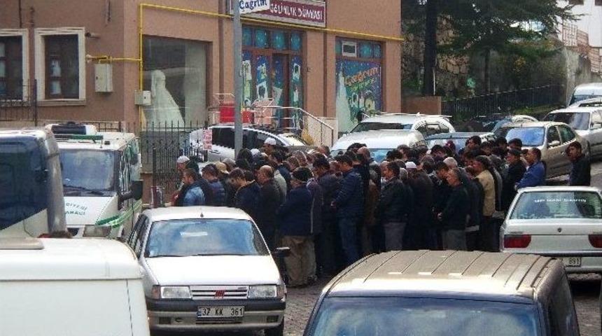 Kkka Ş&uuml;phesiyle Hayatını Kaybeden Kişi Tosya&rsquo;da Defnedildi