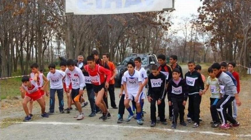 Okul Sporları Kros M&uuml;sabakaları Yapıldı