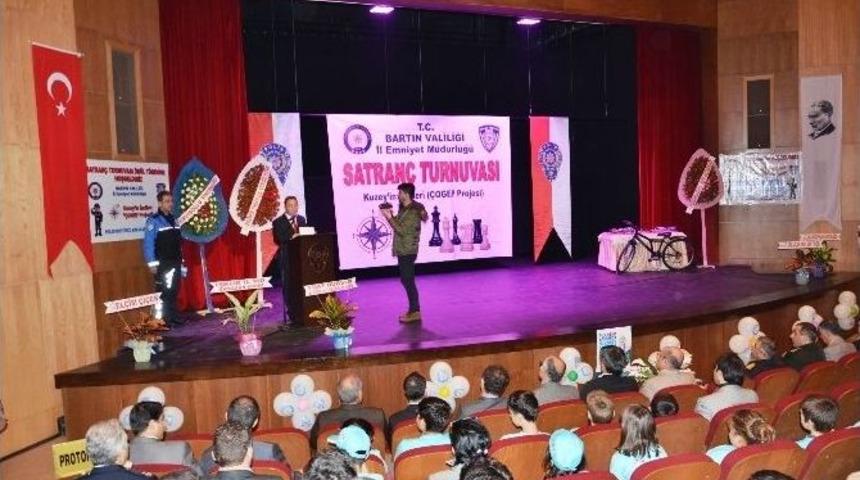 Şampiyon Satran&ccedil;&ccedil;ılar &Ouml;d&uuml;llerini Aldı