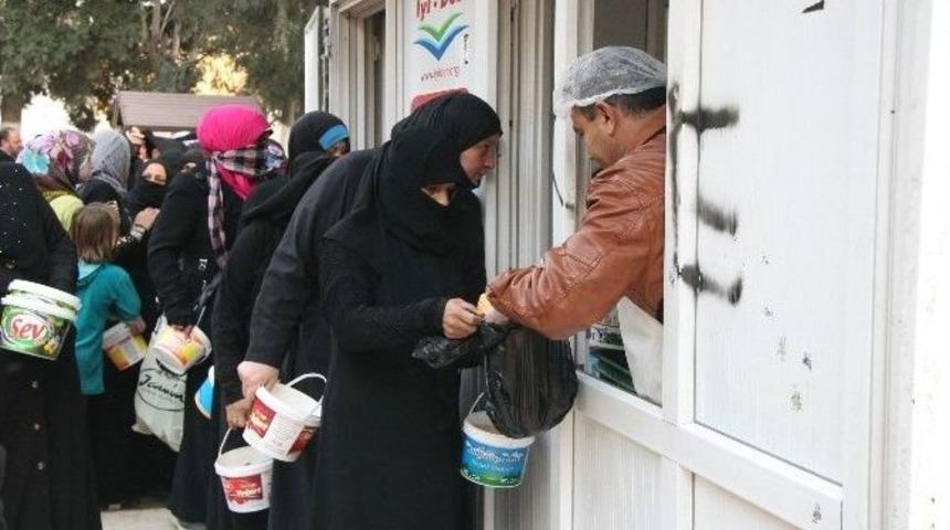 İyider Tarafından 650 Suriyeliye Yemek