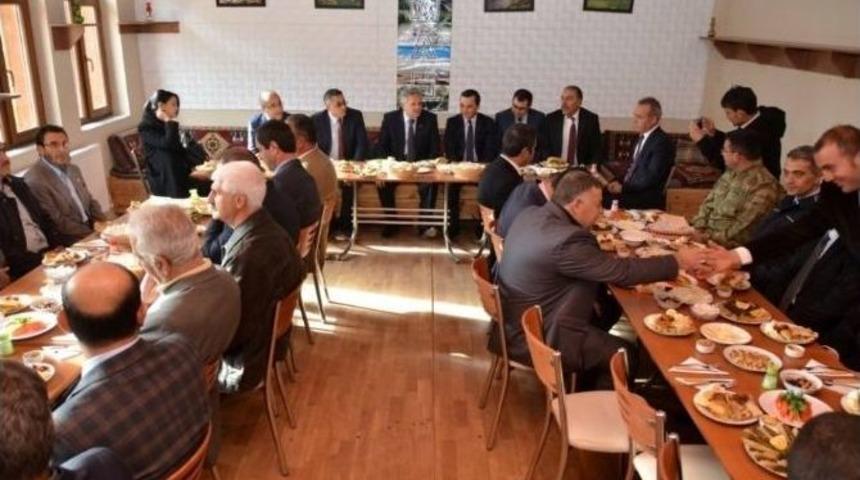 Vali S&uuml;leyman Kahraman Kemah İl&ccedil;esini Ziyaret Etti