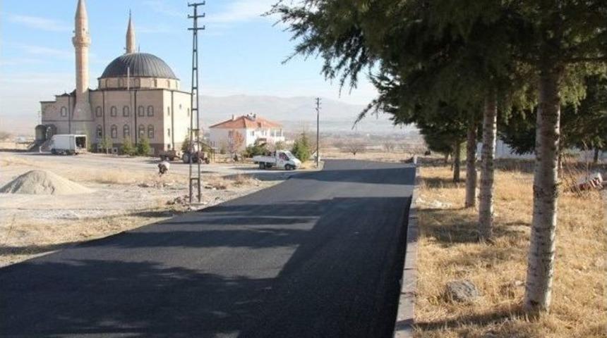 İncesu Belediyesi Sıcak Asfalt &Ccedil;alışmalarına S&uuml;ks&uuml;n Mahallesinde Devam Ediyor