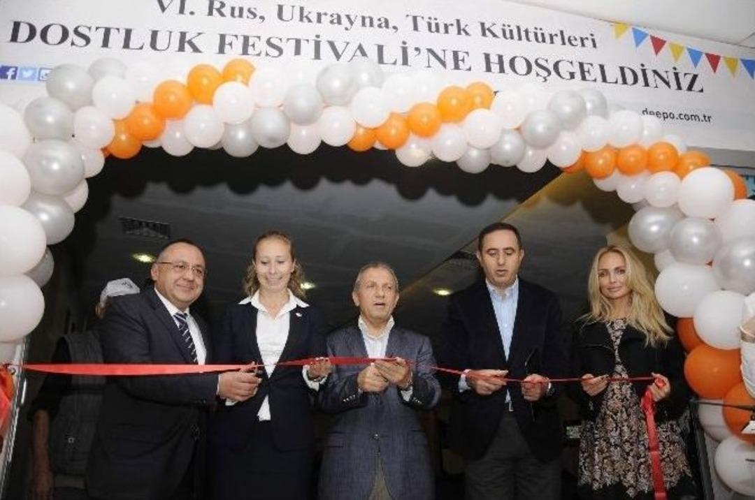 T&uuml;rk-rus-ukrayna Dostluk Festivali&rsquo;nde Barış Mesajı