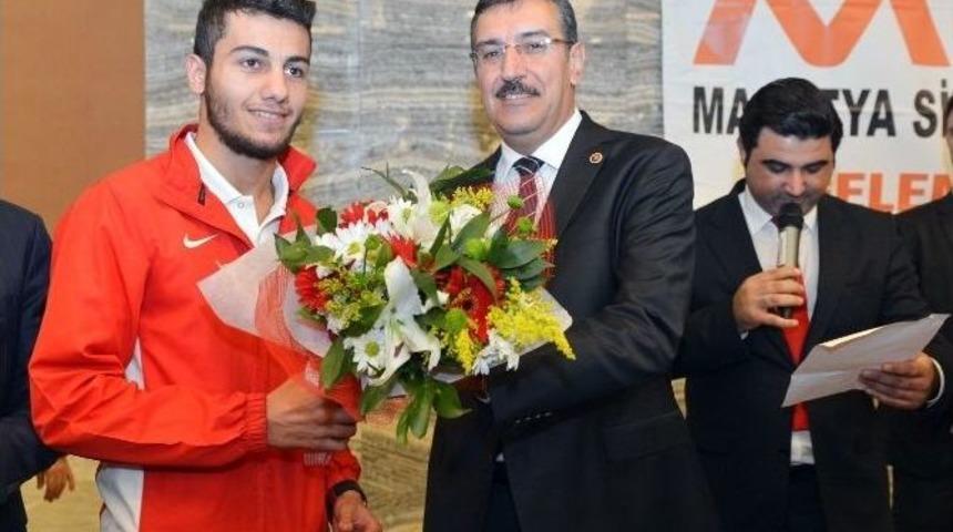 G&uuml;mr&uuml;k Ve Ticaret Bakanı T&uuml;fenkci, Malatyalı Stk&rsquo;lar İle Bir Araya Geldi