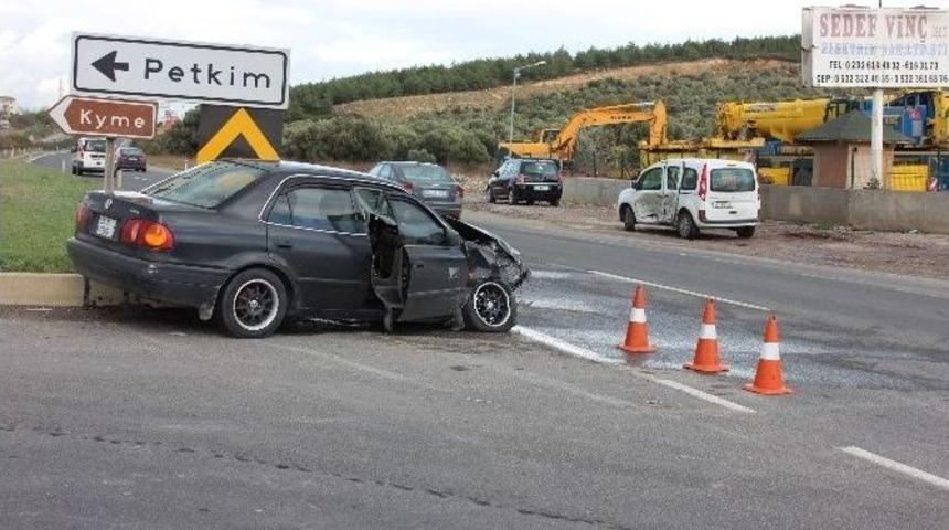 Otomobil, Kamyonete &Ccedil;arptı: 5 Yaralı