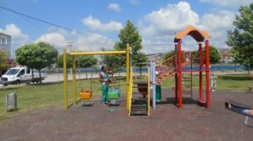 İzmit&rsquo;teki Parklar Elden Ge&ccedil;iriliyor