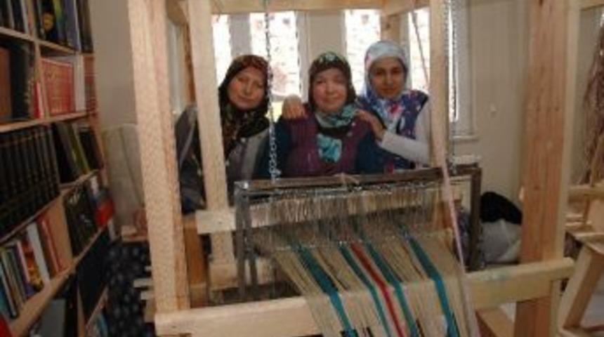 Han&ouml;n&uuml; &rsquo;de G&ouml;k&ccedil;eağa&ccedil; Kilimi Dokuma Kursu A&ccedil;ıldı