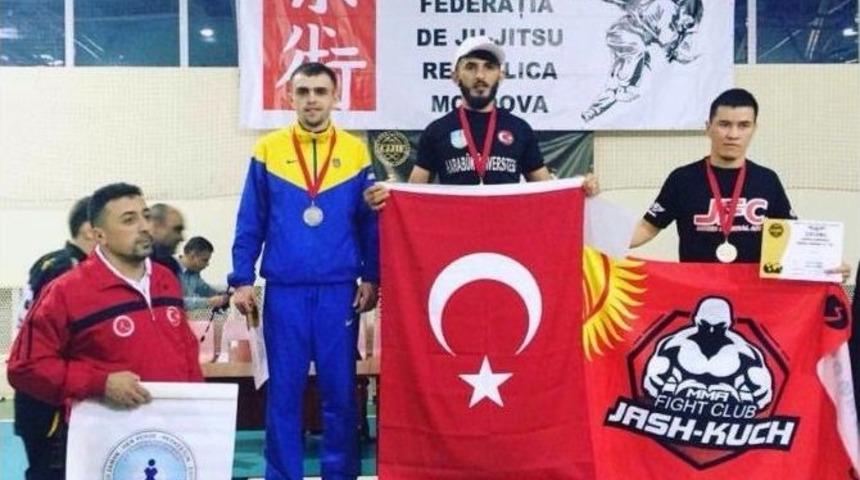 Kafes D&ouml;v&uuml;ş&uuml;nde D&uuml;nya Şampiyonu Olduk