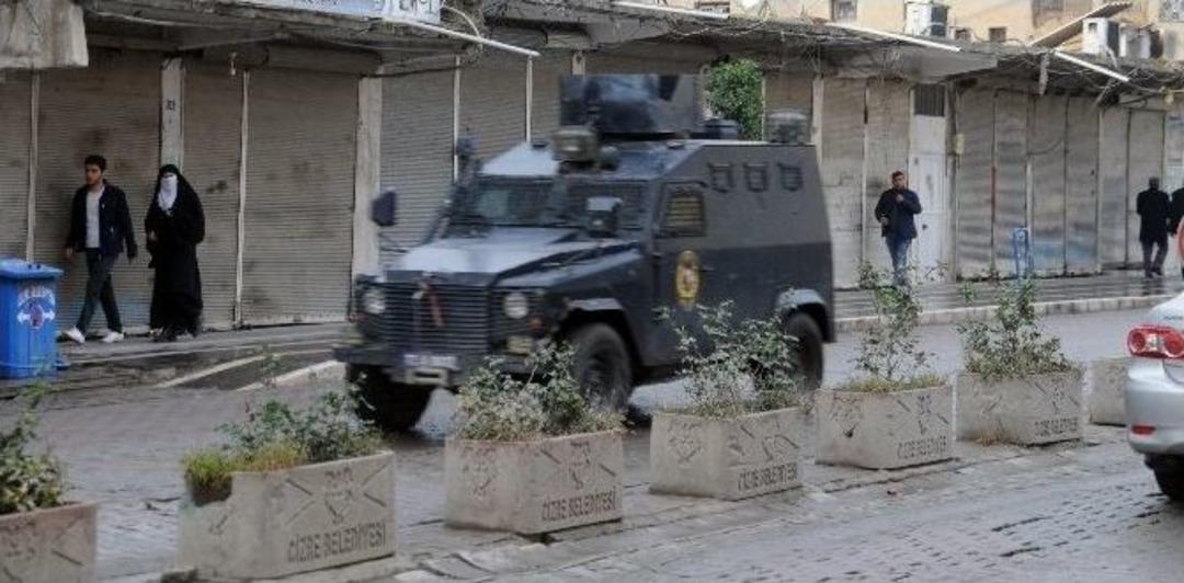 Tahir El&ccedil;i&rsquo;nin &Ouml;ld&uuml;r&uuml;lmesi Cizre Ve İdil&rsquo;de Protesto Edildi