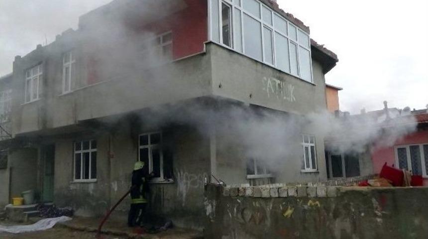 Kocasına Kızıp Evi Yaktı