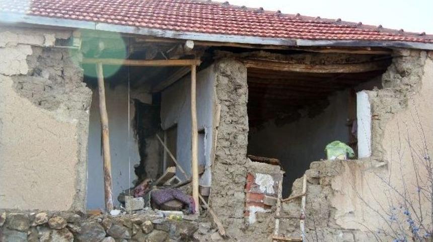 Chp İl Başkanı Kiraz, Deprem B&ouml;lgesinde İncelemelerde Bulundu