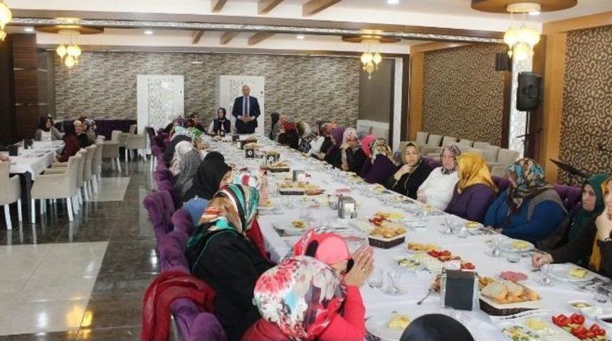 Başkan Togar Ak Kadınlarla Biraraya Geldi