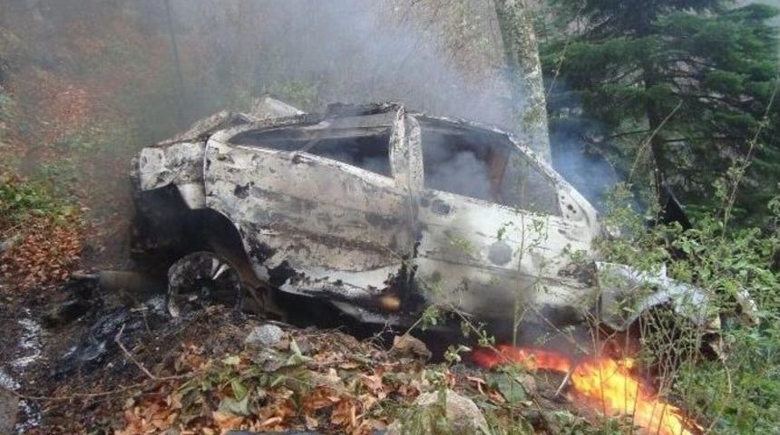 Şarampole U&ccedil;an Otomobil Cayır Cayır Yandı