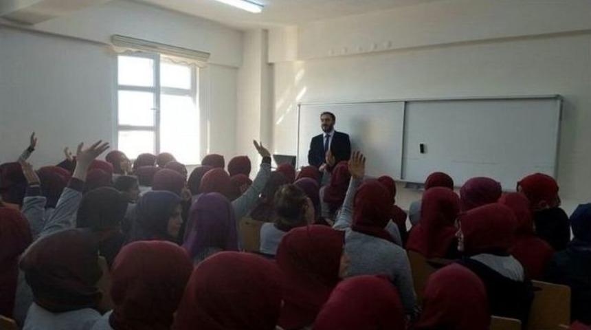 M&uuml;ft&uuml; Karabayır İmam Hatip Lisesi&rsquo;ni Ziyaret Etti
