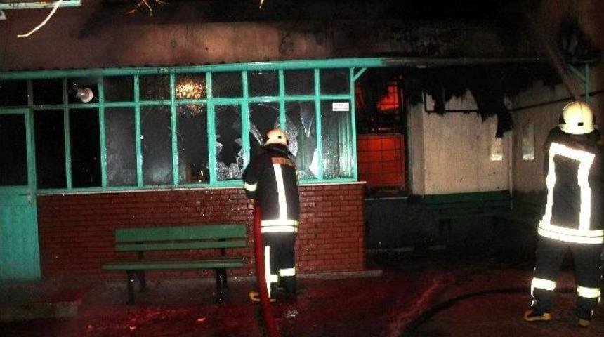 90 Yıllık Cami &Ccedil;ıkan Yangında K&uuml;l Oldu