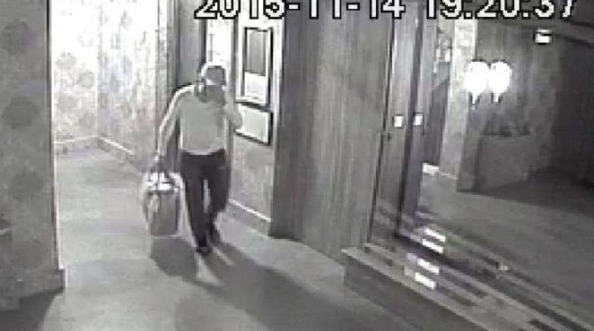 Apartmandaki Ayakkabıları &Ccedil;antaya Doldurup &Ccedil;aldı