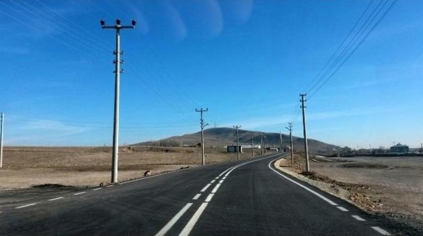 B&uuml;y&uuml;kşehir, K&ouml;pr&uuml;k&ouml;y&rsquo;e 4 Bin Ton Asfalt D&ouml;kt&uuml;