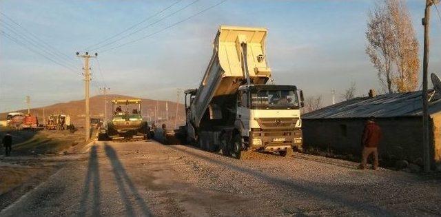 Büyükşehir, Köprüköy’e 4 Bin Ton Asfalt Döktü