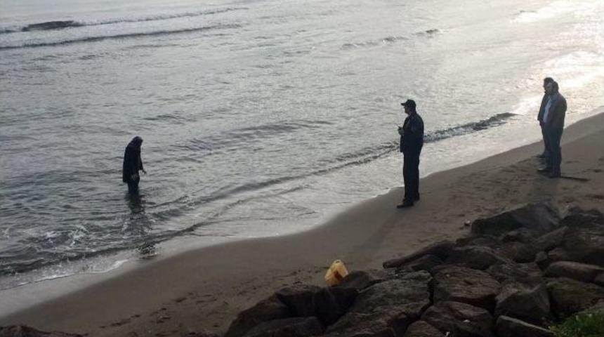 Denize Girip İntihar Etmek İsteyen Kadın Kurtarıldı