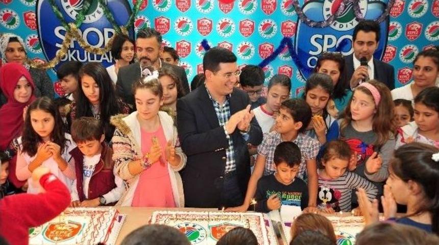 T&uuml;t&uuml;nc&uuml; Doğum G&uuml;n&uuml; Kutlamasına Katıldı