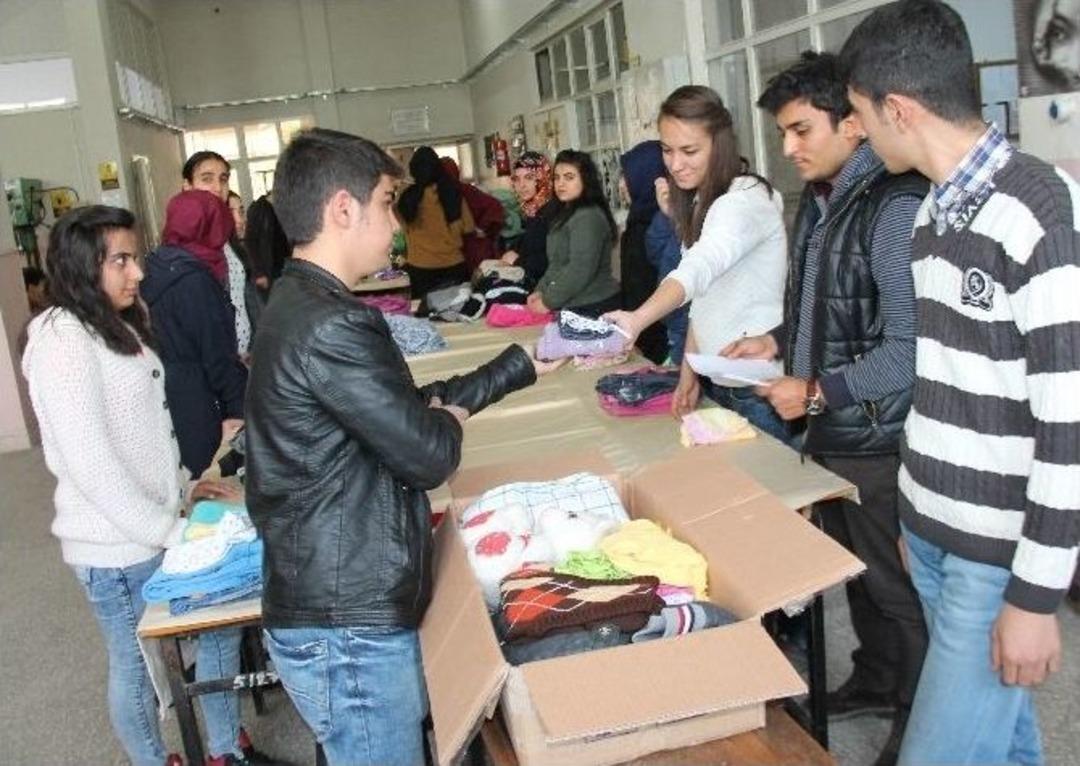 K&uuml;&ccedil;&uuml;k Bedene Sahip, B&uuml;y&uuml;k Y&uuml;rekler