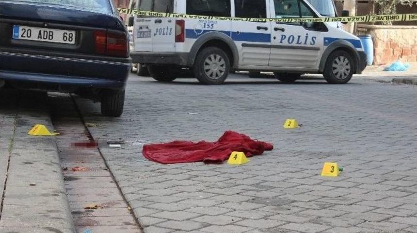 Eski Karısını Sokak Ortasında Vurdu