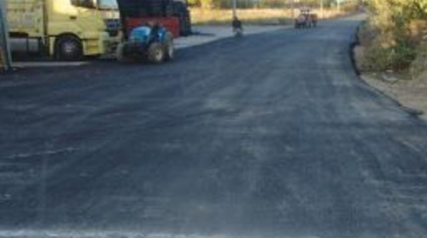 Gazipaşa&rsquo;nın Sug&ouml;z&uuml; Grup Yoluna Sıcak Asfalt