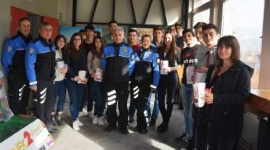 Lise &Ouml;ğrencileri Sinema İzledi