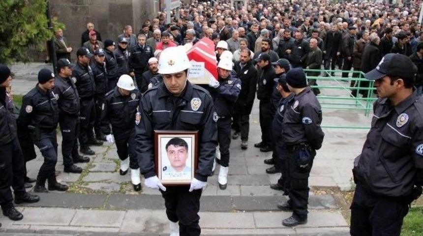 Kazada Hayatını Kaybeden Polis Memuru Ve Yeğeni Toprağa Verildi