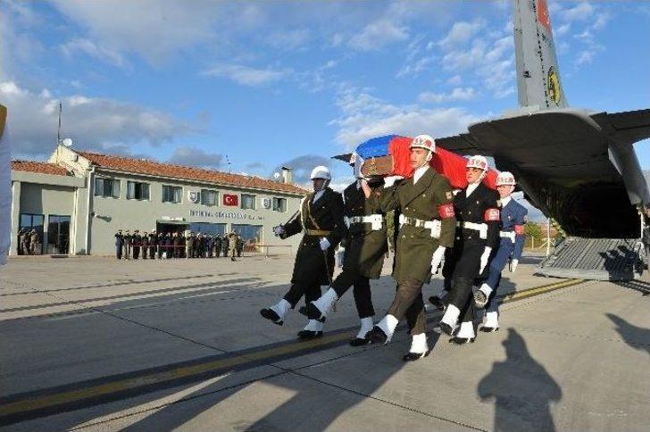 Rus Savaş Pilotunun Cenazesi Rusya’ya Gönderildi G2