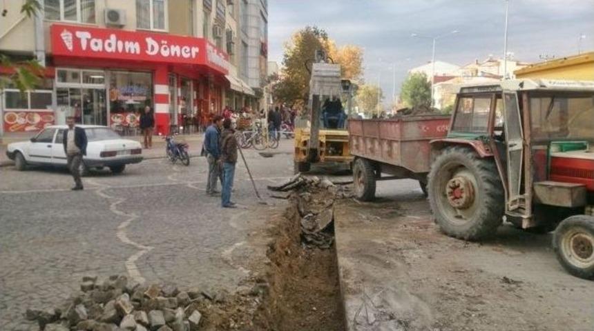 G&ouml;lbaşı&rsquo;nda Kanalizasyon Ve Yağmur Suyu &Ccedil;alışmaları Devam Ediyor