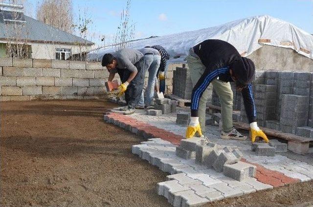 Erciş Belediyesi’nden Yol Yapım Çalışması