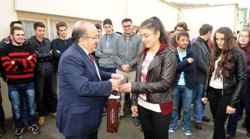 B&uuml;y&uuml;kşehir Dershanesi&rsquo;ndeki &Ouml;ğrencilere Hazırlık Seti Kitabı