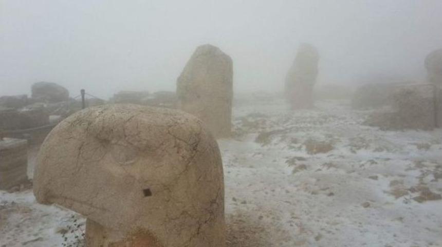 Nemrut Dağı&rsquo;na İlk Kar D&uuml;şt&uuml;