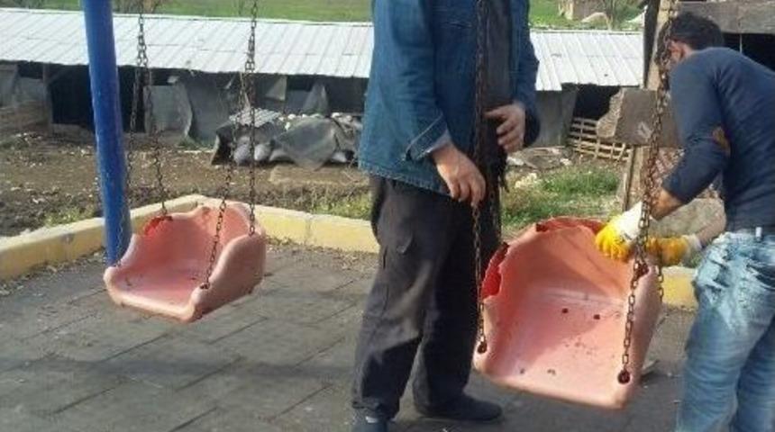 Dilovası&rsquo;nda Parklar Yenilerek G&uuml;venli Hale Getiriliyor