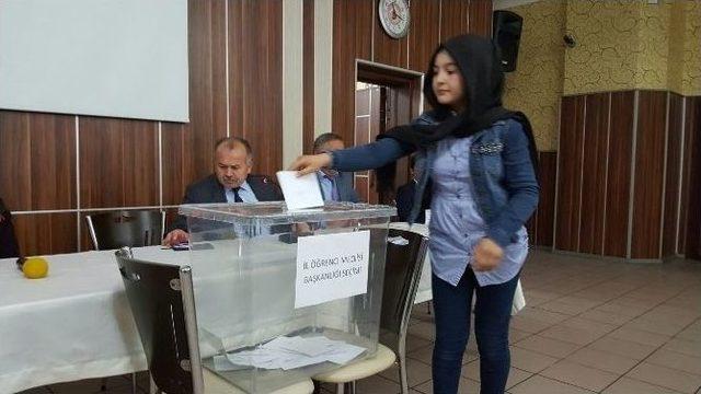 Karabük’te Öğrenciler İl Öğrenci Meclisi Başkanını Seçti