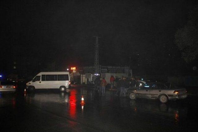 Kaza Yerine Giden Ambulansa Servis Minibüsü Çarptı: 5 Yaralı