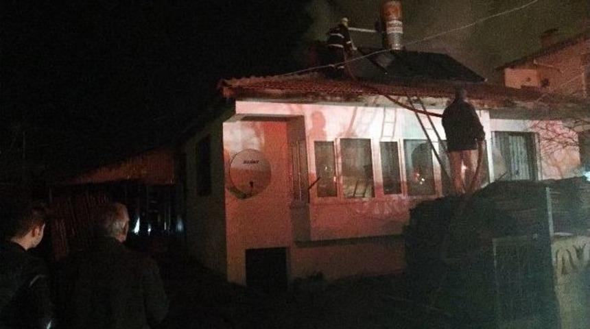Kalorifer Kazanından &Ccedil;ıkan Kıvılcım Evi Yakacaktı