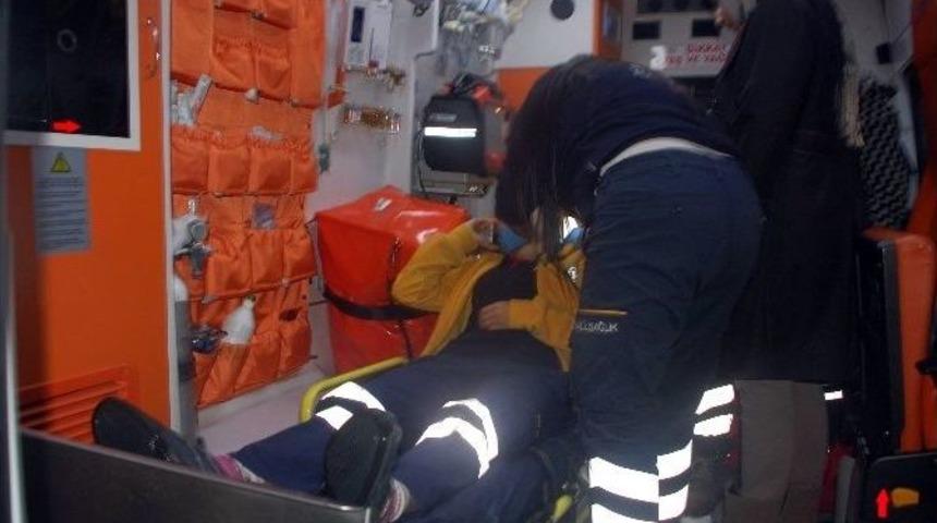 Otomobille &Ccedil;arpışan Ambulans Takla Attı: 3 Yaralı