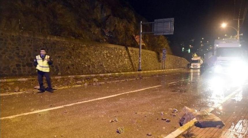 G&uuml;m&uuml;şhane-trabzon Karayolunda Heyelan