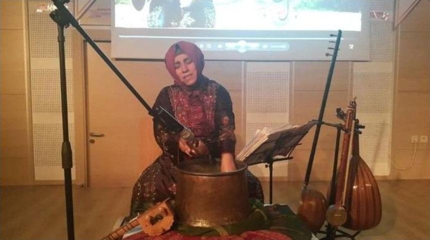 Eğitim Bir Sen Kayseri Kadın Kolların Şiir Dinletisi D&uuml;zenledi