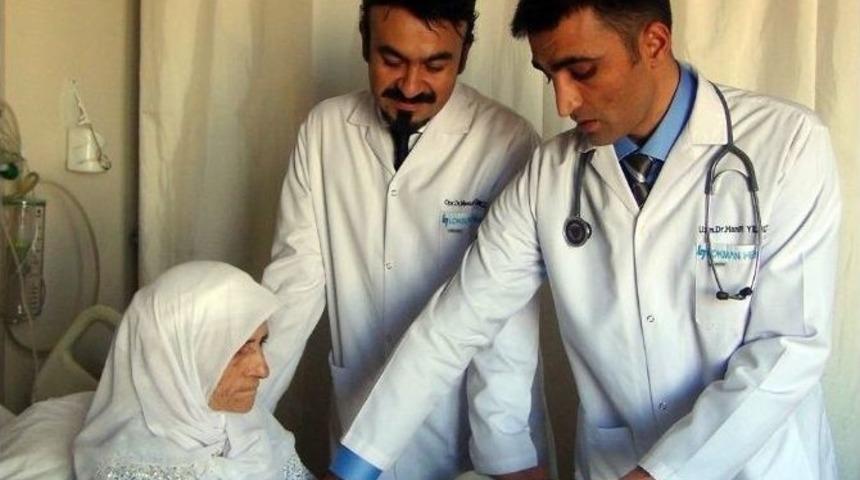 (&ouml;zel Haber) 75 Yaşındaki Ninenin Karnından 4,5 Kilo Kitle &Ccedil;ıkarıldı