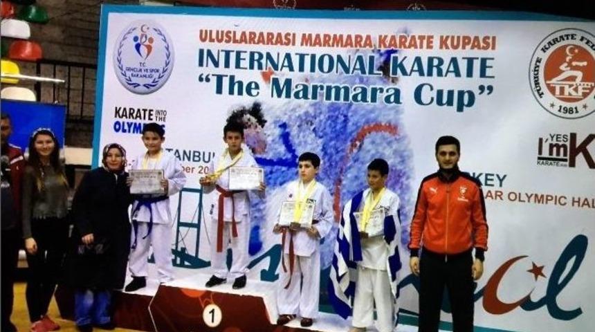 İhlas Koleji &Ouml;ğrencileri Karatede Madalyaları Topladı