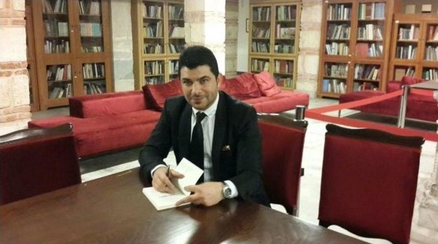 Başdanışman Burak Ballı, Dolmabah&ccedil;e Sarayından Kitabını Tanıttı