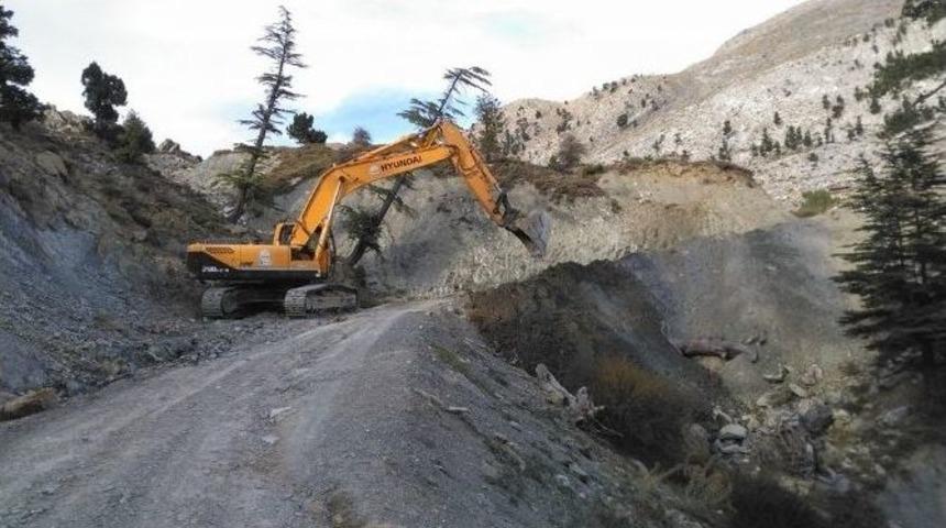 Bin 700 Rakımda Yol &Ccedil;alışması