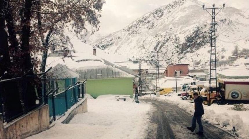 Tunceli&rsquo;de Kar Yağışı Hayatı Olumsuz Etkiliyor