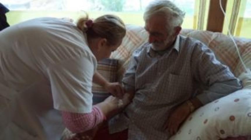 Kartepe Belediyesi Yaşlı Bakımda Takdir Topluyor