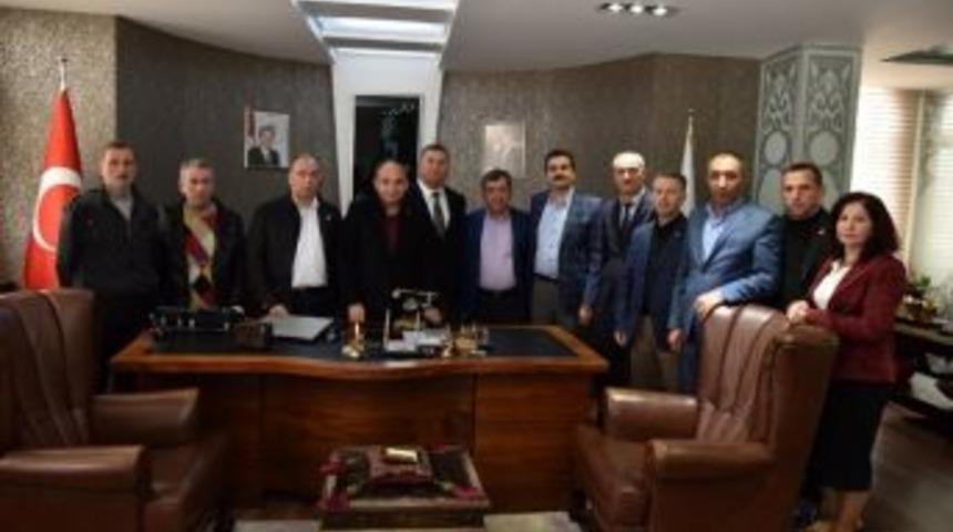 Kartepeli Muhtarlardan Başkan &Uuml;z&uuml;lmez&rsquo;e Teşekk&uuml;r Ziyareti